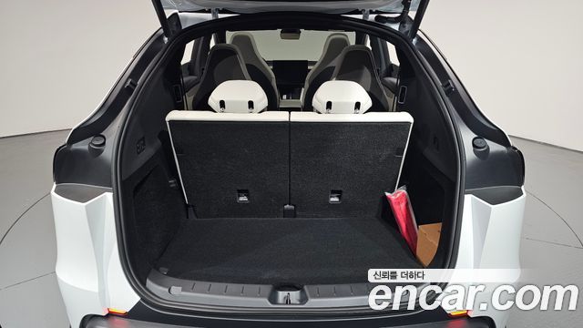 Tesla Model Y L Long Range AWD 2026 — фото 20