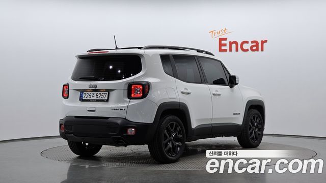 Jeep Renegade 1.3 Limited 2022 — фото 2