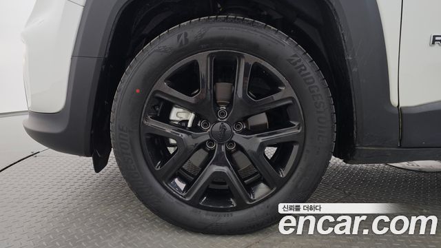 Jeep Renegade 1.3 Limited 2022 — фото 5