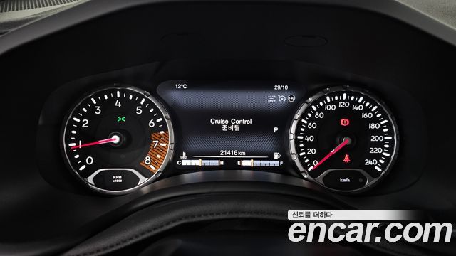 Jeep Renegade 1.3 Limited 2022 — фото 8
