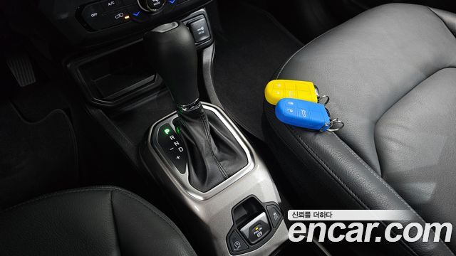 Jeep Renegade 1.3 Limited 2022 — фото 9