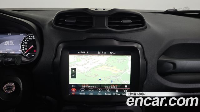 Jeep Renegade 1.3 Limited 2022 — фото 14