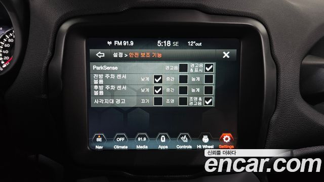 Jeep Renegade 1.3 Limited 2022 — фото 17