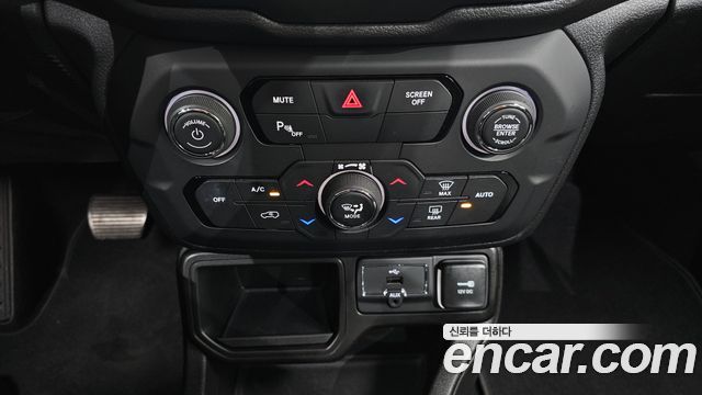 Jeep Renegade 1.3 Limited 2022 — фото 19