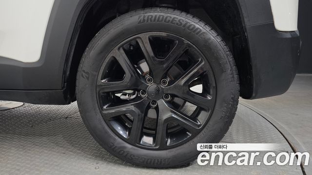 Jeep Renegade 1.3 Limited 2022 — фото 21