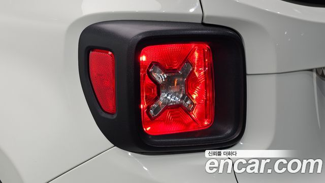 Jeep Renegade 1.3 Limited 2022 — фото 23