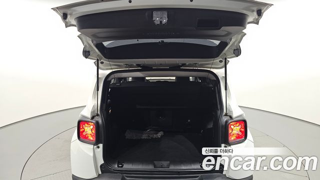 Jeep Renegade 1.3 Limited 2022 — фото 32
