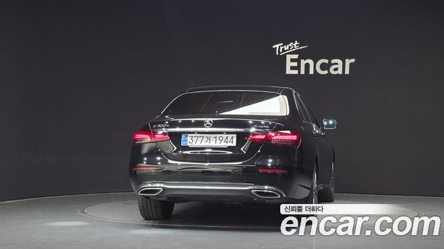 Mercedes-Benz E-Class (W213) E300e 4MATIC Exclusive 2023 — фото 4
