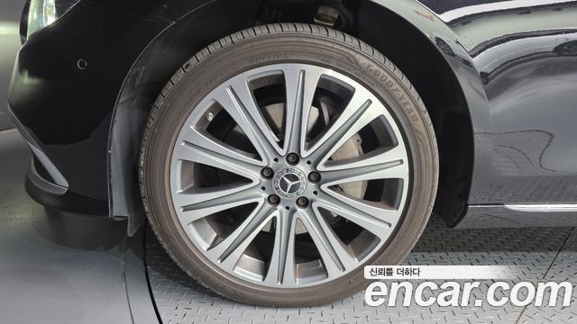Mercedes-Benz E-Class (W213) E300e 4MATIC Exclusive 2023 — фото 5