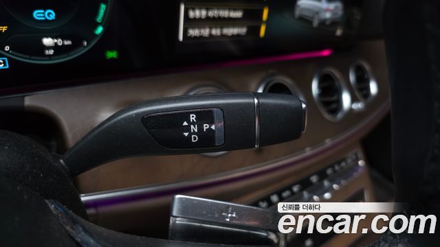 Mercedes-Benz E-Class (W213) E300e 4MATIC Exclusive 2023 — фото 9