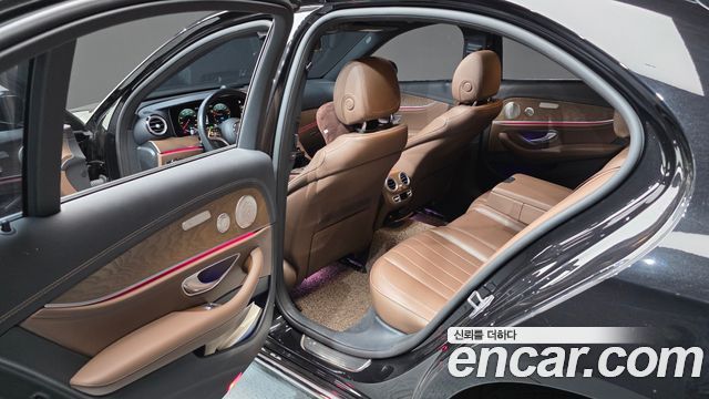 Mercedes-Benz E-Class (W213) E300e 4MATIC Exclusive 2023 — фото 11