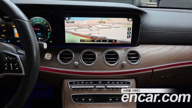 Mercedes-Benz E-Class (W213) E300e 4MATIC Exclusive 2023 — фото 17