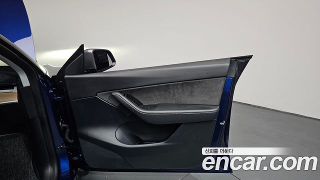 Tesla Model Y Long Range AWD 2022 — фото 30