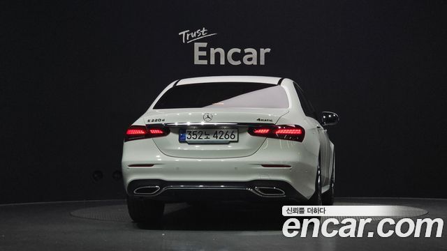 Mercedes-Benz E-Class (W213) E220d 4MATIC AMG Line 2023 — фото 4