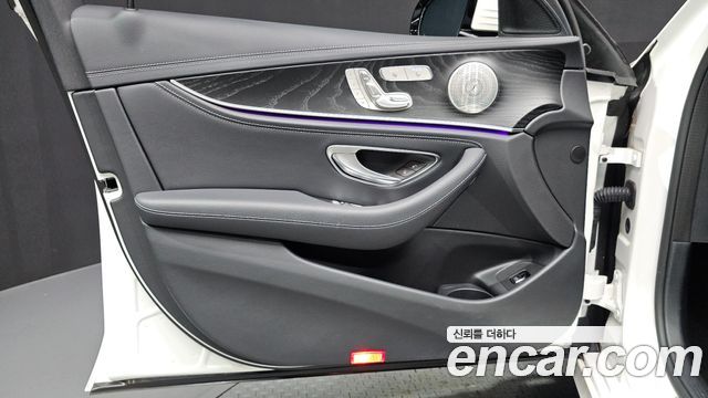 Mercedes-Benz E-Class (W213) E220d 4MATIC AMG Line 2023 — фото 30
