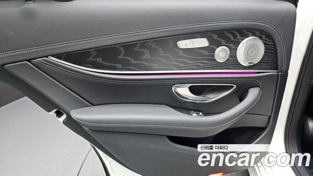 Mercedes-Benz E-Class (W213) E220d 4MATIC AMG Line 2023 — фото 31