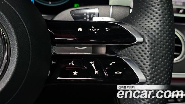 Mercedes-Benz E-Class (W213) E220d 4MATIC AMG Line 2023 — фото 38