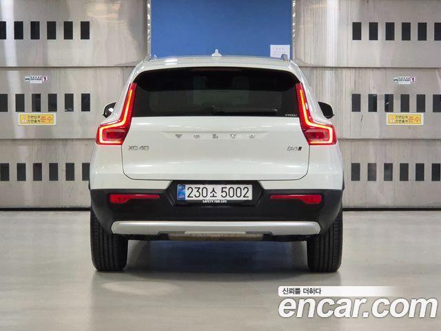 Volvo XC40 B4 Ultra Bright 2025 — фото 4