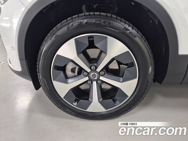 Volvo XC40 B4 Ultra Bright 2025 — фото 5