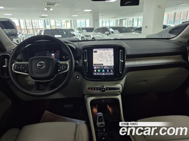 Volvo XC40 B4 Ultra Bright 2025 — фото 7