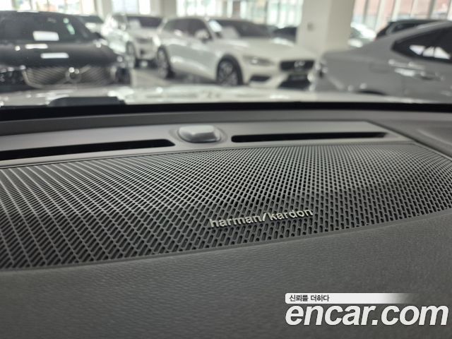 Volvo XC40 B4 Ultra Bright 2025 — фото 10