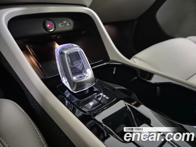 Volvo XC40 B4 Ultra Bright 2025 — фото 16