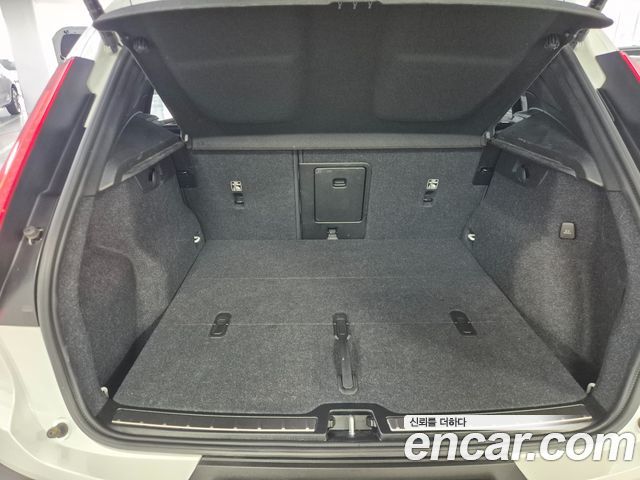Volvo XC40 B4 Ultra Bright 2025 — фото 20