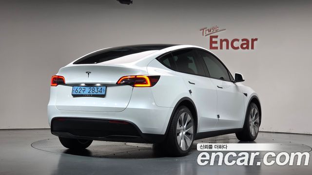 Tesla Model Y RWD 2024 — фото 2