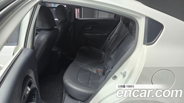 Kia Pride 1.4 MPI Sedan Deluxe 2014 — фото 12