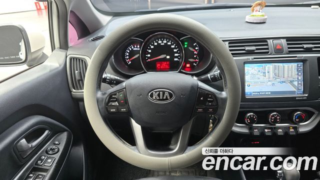 Kia Pride 1.4 MPI Sedan Deluxe 2014 — фото 13