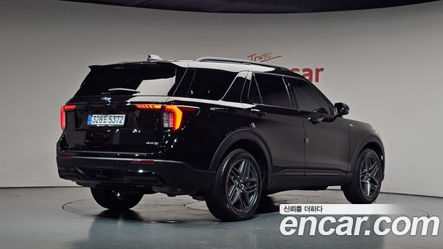 Ford Explorer (VI) 2.3 ST-Line 4WD 2025 — фото 2
