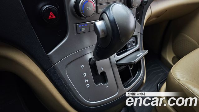 Hyundai Grand Starex 11-Seater Wagon HVX VIP PACK 2012 — фото 9