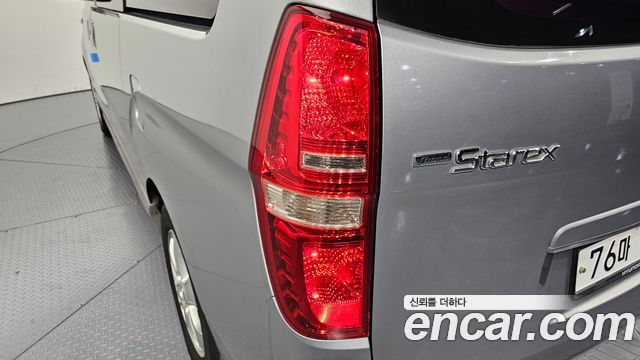 Hyundai Grand Starex 11-Seater Wagon HVX VIP PACK 2012 — фото 23