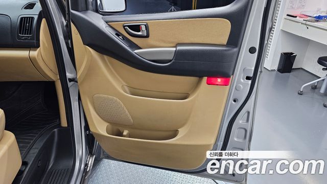 Hyundai Grand Starex 11-Seater Wagon HVX VIP PACK 2012 — фото 24