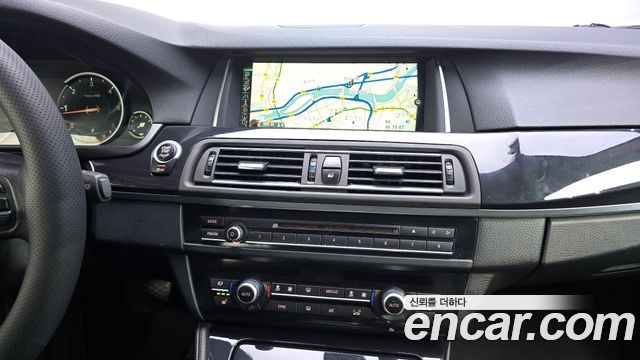 BMW 5 Series (F10) 520d 2015 — фото 13