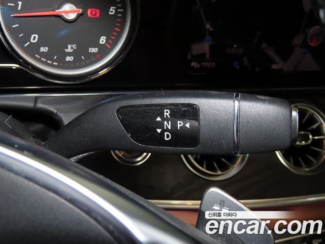 Mercedes-Benz E-Class (W213) E220d Cabriolet 2018 — фото 20