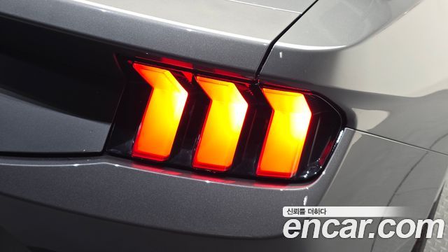 Ford Mustang (VII) 2.3 Ecoboost Premium Convertible 2024 — фото 23
