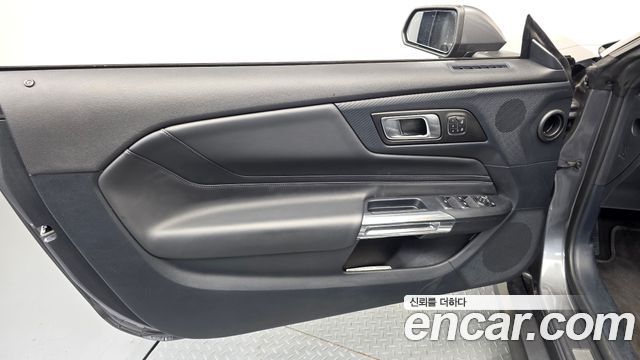 Ford Mustang (VII) 2.3 Ecoboost Premium Convertible 2024 — фото 24
