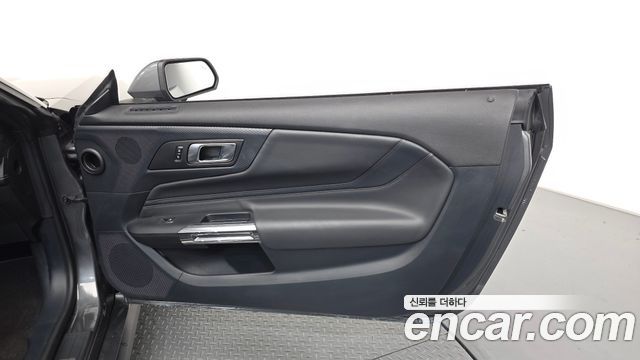 Ford Mustang (VII) 2.3 Ecoboost Premium Convertible 2024 — фото 25
