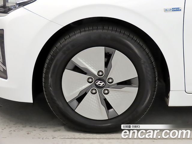 Hyundai Ioniq Hybrid 1.6 HEV I 2020 — фото 24