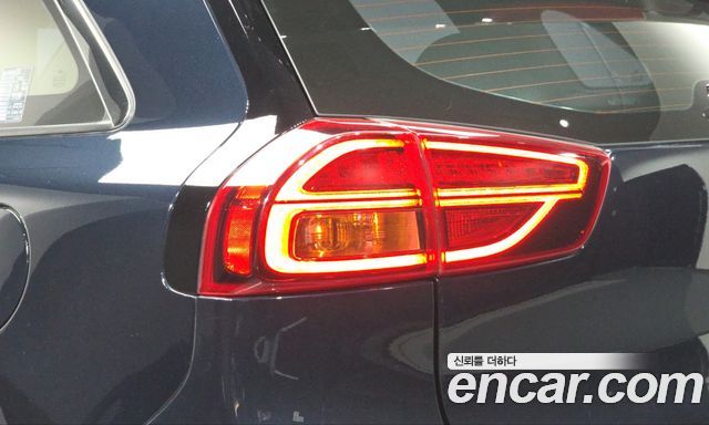 Kia Niro 1.6 HEV Noblesse Special 2020 — фото 23