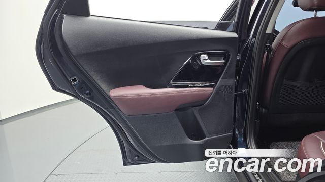 Kia Niro 1.6 HEV Noblesse Special 2020 — фото 25