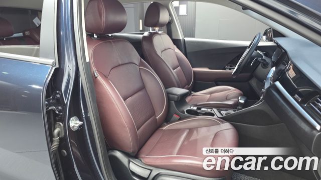 Kia Niro 1.6 HEV Noblesse Special 2020 — фото 26