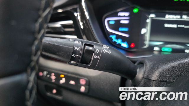 Kia Niro 1.6 HEV Noblesse Special 2020 — фото 30