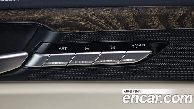 Genesis EQ900 5.0 GDI AWD Prestige 2016 — фото 15