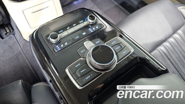 Genesis EQ900 5.0 GDI AWD Prestige 2016 — фото 35