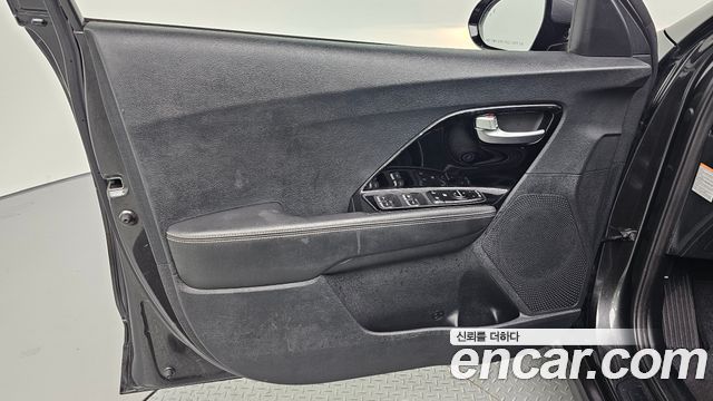 Kia Niro EV Prestige 2022 — фото 24