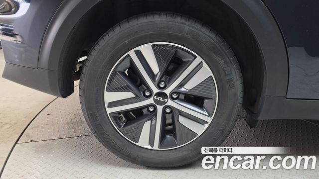 Kia Niro 1.6 HEV Noblesse 2022 — фото 5