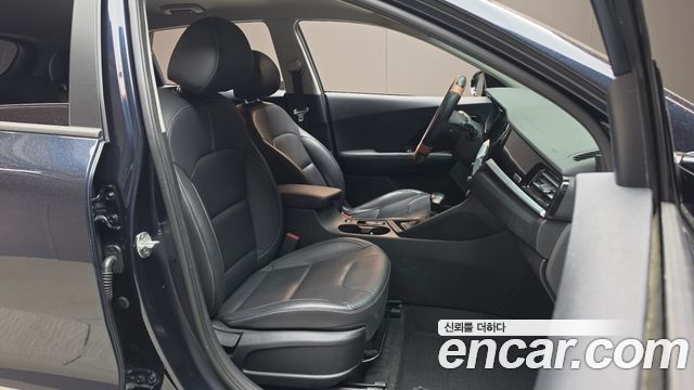 Kia Niro 1.6 HEV Noblesse 2022 — фото 12