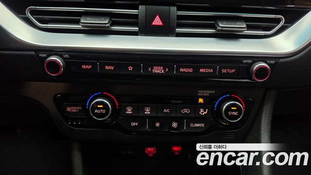 Kia Niro 1.6 HEV Noblesse 2022 — фото 17